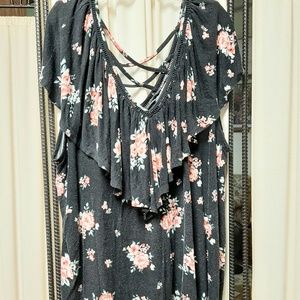 TORRID Top Ruffles LADDERBACK BLK w Roses Sz 4